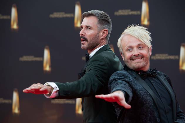 v.l. Jochen SCHROPP, Moderator, Ross ANTHONY; Entertainer, Roter Teppich, Red Carpet Show, Ankunft, arrival, Verleihung des Deutschen Fernsehpreises, Der Deutsche Fernsehpreis 2023, Deutscher Fernsehpreis 2023 in den MMC Studios Koeln, am 28.09.2023.