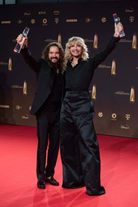 Preistraeger Tom und Bill KAULITZ, Musiker Saenger, Tokio Hotel, Kategorie Beste Unterhaltung Show, Thats my Jam, Verleihung des Deutschen Fernsehpreises, Der Deutsche Fernsehpreis 2023, Deutscher Fernsehpreis 2023 in den MMC Studios Koeln, am 28.09.2023.