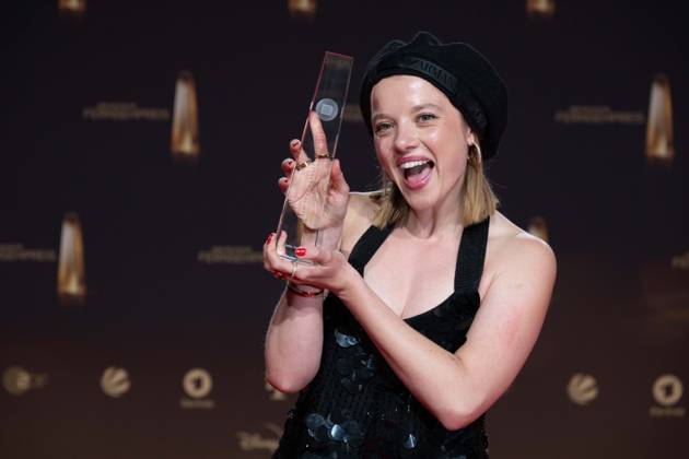 Preistraeger Jella HAASE, Schauspielerin, Kategorie Schauspielerin fuer Kleo, Verleihung des Deutschen Fernsehpreises, Der Deutsche Fernsehpreis 2023, Deutscher Fernsehpreis 2023 in den MMC Studios Koeln, am 28.09.2023.