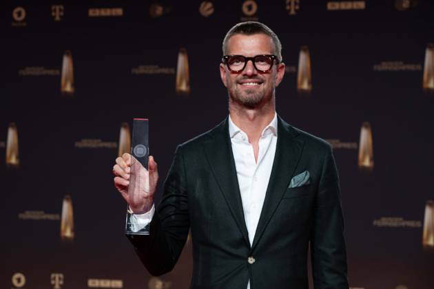 Preistraeger Joko WINTERSCHEIDT Kategorie Beste Doku-Serie fuer Wer stiehlt mir die Show, Verleihung des Deutschen Fernsehpreises, Der Deutsche Fernsehpreis 2023, Deutscher Fernsehpreis 2023 in den MMC Studios Koeln, am 28.09.2023.