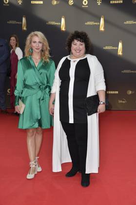 Derya Kaptan und ihre Schwester Meltem Kaptan bei der Verleihung des Deutschen Fernsehpreises in Koeln 28.09. 2023