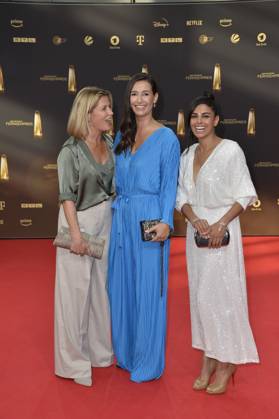 Valerie Niehaus, Pinar Atalay und Collien Ulmen-Fernandes bei der Verleihung des Deutschen Fernsehpreises in Koeln 28.09. 2023