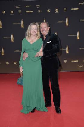 Wolfram Kons und Frau Alexa Kons bei der Verleihung des Deutschen Fernsehpreises in Koeln 28.09. 2023