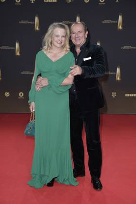 Wolfram Kons und Frau Alexa Kons bei der Verleihung des Deutschen Fernsehpreises in Koeln 28.09. 2023