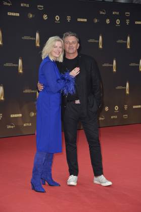 Hans Sigl mit Frau Susanne Sigl bei der Verleihung des Deutschen Fernsehpreises in Koeln 28.09. 2023