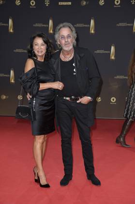 Hugo Egon Balder mit Frau Elena Balder bei der Verleihung des Deutschen Fernsehpreises in Koeln 28.09. 2023
