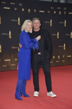 Hans Sigl mit Frau Susanne Sigl bei der Verleihung des Deutschen Fernsehpreises in Koeln 28.09. 2023