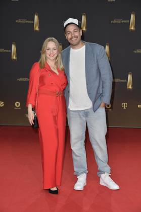 Jasmin Schwiers und Ehemann Jan van Weydebei der Verleihung des Deutschen Fernsehpreises in Koeln 28.09. 2023