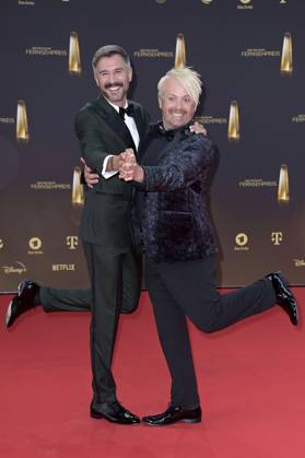 Jochen Schropp und Ross Antony bei der Verleihung des Deutschen Fernsehpreises 2023 in den MMC Studios. Köln, 28.09.2023