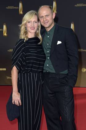 Anna Schudt mit Ehemann Moritz Führmann bei der Verleihung des Deutschen Fernsehpreises 2023 in den MMC Studios. Köln, 28.09.2023