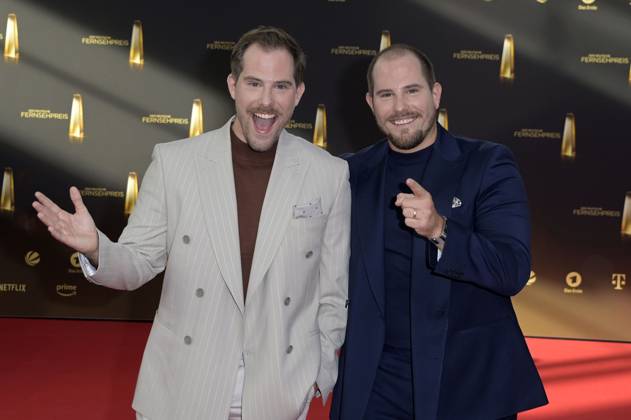 Dennis Wolter und Benjamin Wolter bei der Verleihung des Deutschen Fernsehpreises 2023 in den MMC Studios. Köln, 28.09.2023