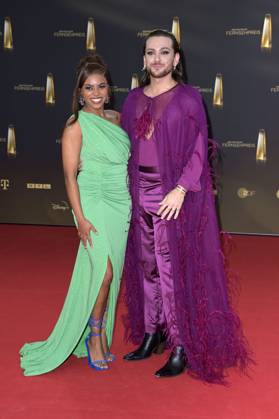 Aminata Belli und Riccardo Simonetti bei der Verleihung des Deutschen Fernsehpreises 2023 in den MMC Studios. Köln, 28.09.2023
