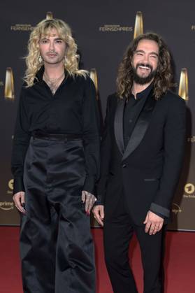Bill Kaulitz mit Bruder Tom Kaulitz bei der Verleihung des Deutschen Fernsehpreises 2023 in den MMC Studios. Köln, 28.09.2023