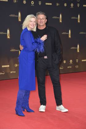 Hans Sigl und seine Ehefrau Susanne Kemmler bei der Verleihung vom Deutschen Fernsehpreis am 28.09.2023 in Koeln Deutscher Fernsehpreis Verleihung 2023 in Koeln