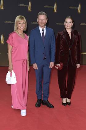 Ilka Eßmüller, Michael Kessler und Nina Gummich bei der Verleihung des Deutschen Fernsehpreises 2023 in den MMC Studios. Köln, 28.09.2023