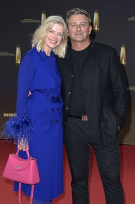 Hans Sigl mit Ehefrau Susanne Sigl bei der Verleihung des Deutschen Fernsehpreises 2023 in den MMC Studios. Köln, 28.09.2023
