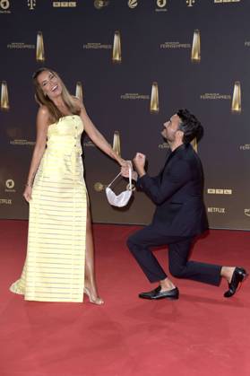 Giovanni Zarrella mit Ehefrau Jana Ina Zarrella bei der Verleihung des Deutschen Fernsehpreises 2023 in den MMC Studios. Köln, 28.09.2023