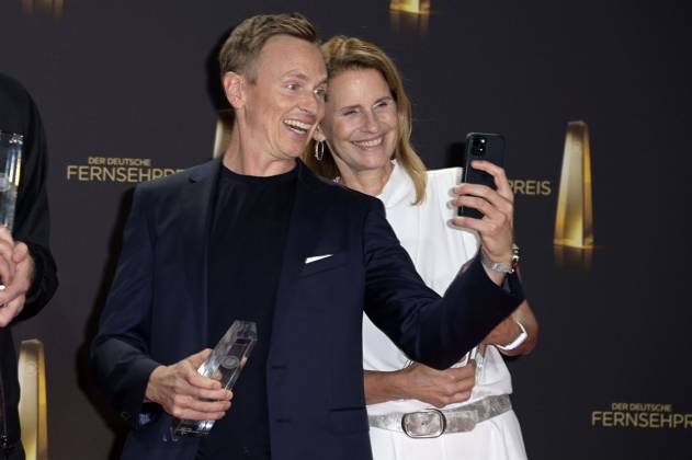 Jochen Breyer und Katrin Müller-Hohenstein bei der Verleihung des Deutschen Fernsehpreises 2023 in den MMC Studios. Köln, 28.09.2023