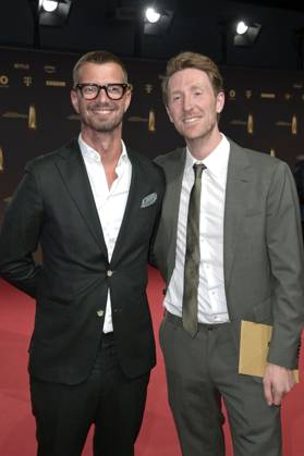 Joko Winterscheidt und Louis Klamroth bei der Verleihung des Deutschen Fernsehpreises 2023 in den MMC Studios. Köln, 28.09.2023