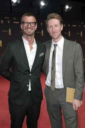 Joko Winterscheidt und Louis Klamroth bei der Verleihung des Deutschen Fernsehpreises 2023 in den MMC Studios. Köln, 28.09.2023