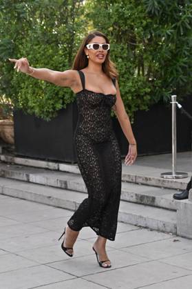 PFW Elie Saab Arrivals Guest attending the Elie Saab S S 2024 show during Paris Fashion Week on September 30, 2023 in Paris, France. Photo by Julien Reynaud APS-Medias ABACAPRESS.COM Paris France Copyright: xReynaudxJulien APS-Medias ABACAx 869874_065 ReynaudxJulien APS-Medias ABACAx 869874_065