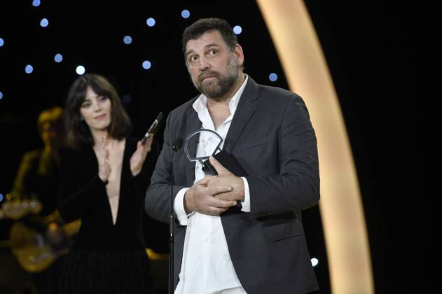 Vicky Luengo und Hovik Keuchkerian bei der Preisverleihung auf dem 71. Internationalen Filmfestival San Sebastian Festival Internacional de Cine de San Sebastian im Kursaal. San Sebastian, 30.09.2023