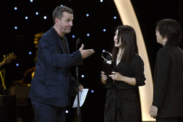Christian Petzold, Peng Tzu-Hui und Ping-Wen Wang bei der Preisverleihung auf dem 71. Internationalen Filmfestival San Sebastian Festival Internacional de Cine de San Sebastian im Kursaal. San Sebastian, 30.09.2023