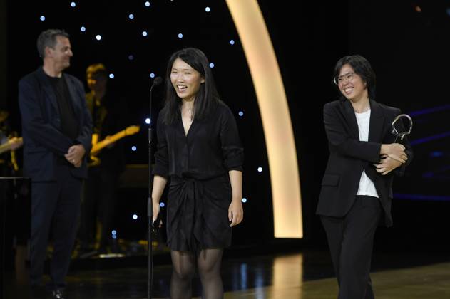 Christian Petzold, Peng Tzu-Hui und Ping-Wen Wang bei der Preisverleihung auf dem 71. Internationalen Filmfestival San Sebastian Festival Internacional de Cine de San Sebastian im Kursaal. San Sebastian, 30.09.2023