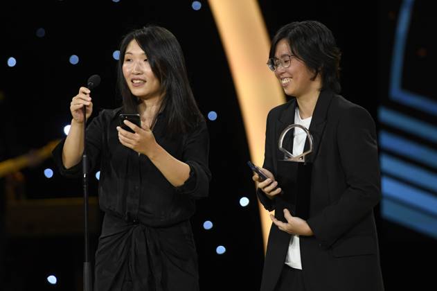 Peng Tzu-Hui und Ping-Wen Wang bei der Preisverleihung auf dem 71. Internationalen Filmfestival San Sebastian Festival Internacional de Cine de San Sebastian im Kursaal. San Sebastian, 30.09.2023