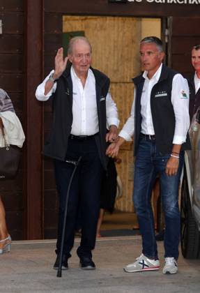 Awards ceremony of the 8th edition of the King Juan Carlos Regattas King Juan Carlos leaves the Real Club Nautico after attending the awards ceremony of the 8th edition of the Regatas Rey Juan Carlos, on October 1, 2023, in Sanxenxo, Pontevedra, Galicia, Spain. Photo by JosÃ Ramon Hernando Europa Press ABACAPRESS.COM Sanxenxo Spain  Copyright: xEuropaxPress ABACAx 870020_015 EuropaxPress ABACAx 870020_015