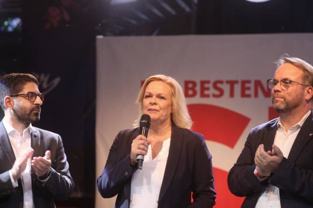 Wiesbaden, Hessen, Deutschland, 08.10.2023: Landtagswahl in Hessen: Bundesinnenministerin und SPD-Spitzenkandidatin Nancy Faeser hält eine Rede auf der SPD-Wahlparty Copyright: xdtsxNachrichtenagenturx dts_23584