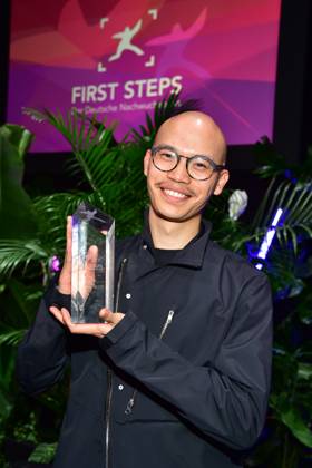 First Steps Award 2023 Dieu Hao Do, Preisgewinner für Dokumentarfilm First Steps Award im Stage Theater des Westens heißt es Bühne frei! für Deutschlands talentierteste NachwuchsfilmschaffendeF in Berlin, am 08.10.2023