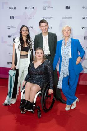 Award - First Steps 2023 Bayan Layla, Florentine Schlecht, Lorenz Hochhuth und Marika George (Marika Ullrich) beim First Steps Award im Stage Theater des Westens am 09.10.2023 in Berlin. Copyright: xEventpressxKochanx