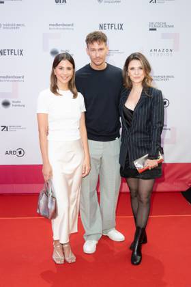 Award - First Steps 2023 Aylin Tezel, Vladimir Burlakov und Natalia Rudziewicz beim First Steps Award im Stage Theater des Westens am 09.10.2023 in Berlin. Copyright: xEventpressxKochanx