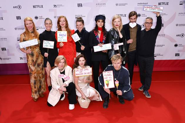 Esther Roling, Anne Schaefer, Laura Fischer, Pheline Roggan, Jennifer Ulrich, Julia Fuhr Mann, Luise Befort, Luisa-Celine Gaffron und Max Schimmelpfennig bei der Verleihung der First Steps Awards am 8.10.2023 in Berlin First Steps Awards 2023 in Berlin