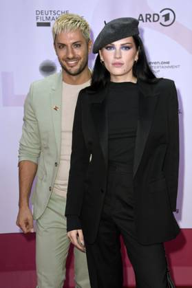Aljosha Muttardi und Phenix Kühnert bei der 24. Verleihung der First Steps Awards im Theater des Westens. Berlin, 08.10.2023