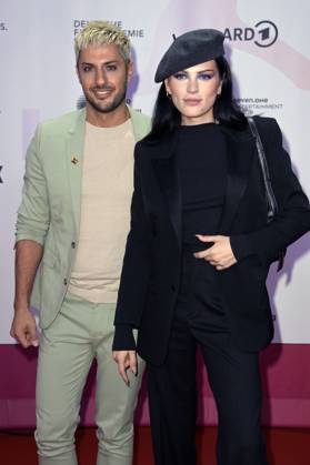 Aljosha Muttardi und Phenix Kühnert bei der 24. Verleihung der First Steps Awards im Theater des Westens. Berlin, 08.10.2023