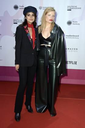 Luise Befort und Luisa-Celine Gaffron bei der 24. Verleihung der First Steps Awards im Theater des Westens. Berlin, 08.10.2023