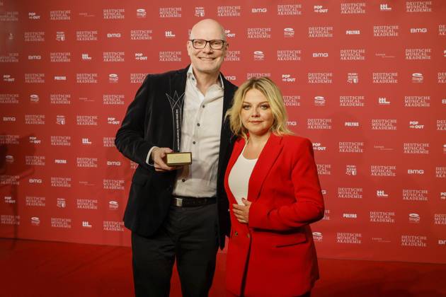 Gisle Kverndokk (Preisträger Beste Komposition), Annett Louisan bei der Verleihung des Deutschen Musical theater PReises 2023 im Theater des Westens, Berlin.