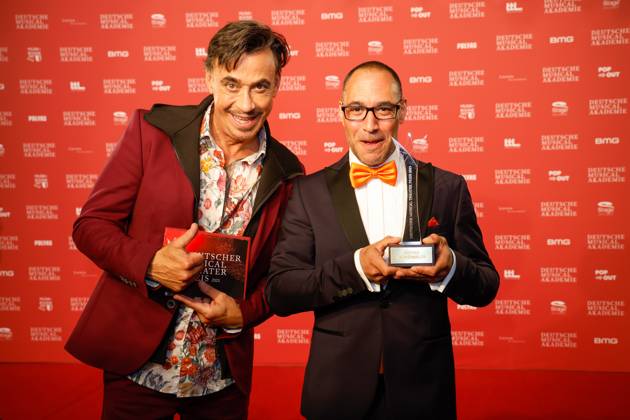 Bilder des Jahres 2023, Entertainment 10 Oktober Entertainment Themen der Woche KW41 Claudio Maniscalco, Raphael aaron Moss (Preisträger Bestes Lichtdesign) bei der Verleihung des Deutschen Musical theater PReises 2023 im Theater des Westens, Berlin.
