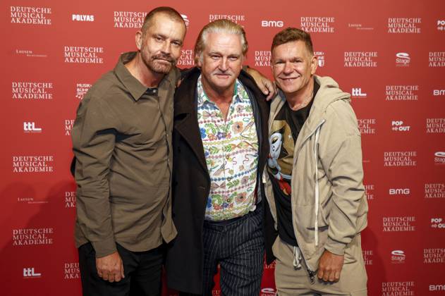 Ulf Leo Sommer, Detlev Buck und Peter Plate bei der Verleihung des Deutschen Musical Theater Preises 2023 im Theater des Westens. Berlin, 09.10.2023