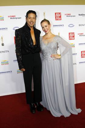 Jorge Gonzalez und Isabel Edvardsson bei der Verleihung Goldene Bild der Frau am 11.10.2023 in Hamburg Goldene Bild der Frau Verleihung 2023 in Hamburg