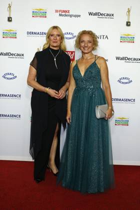 Goldene Bild der Frau in Hamburg Claudia Kleinert und Karin Lange, Verleihung der Goldene Bild der Frau in der Neuen Flora, Hamburg, 11.10.2023 Copyright: xEventpressxBecherx