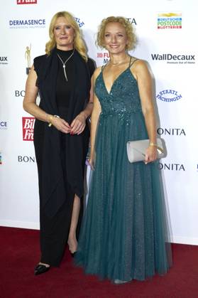 Claudia Kleinert und Karin Lange bei der 16. Verleihung der Goldenen Bild der Frau 2023 im Stage Theater Neue Flora. Hamburg, 11.10.2023