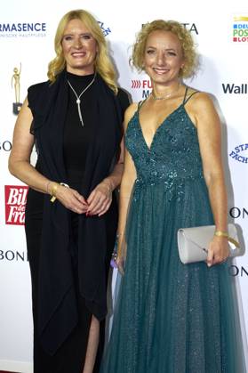Claudia Kleinert und Karin Lange bei der 16. Verleihung der Goldenen Bild der Frau 2023 im Stage Theater Neue Flora. Hamburg, 11.10.2023