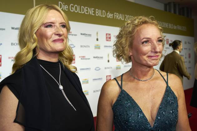 Claudia Kleinert und Karin Lange bei der 16. Verleihung der Goldenen Bild der Frau 2023 im Stage Theater Neue Flora. Hamburg, 11.10.2023