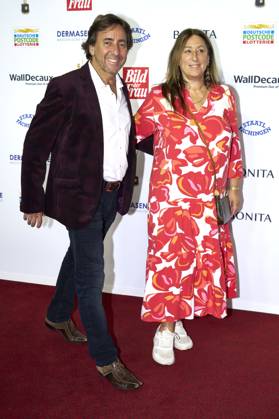 Dieter Landuris mit Ehefrau Natascha Landuris bei der 16. Verleihung der Goldenen Bild der Frau 2023 im Stage Theater Neue Flora. Hamburg, 11.10.2023