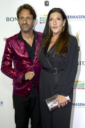 Falk-Willy Wild und Katy Karrenbauer bei der 16. Verleihung der Goldenen Bild der Frau 2023 im Stage Theater Neue Flora. Hamburg, 11.10.2023
