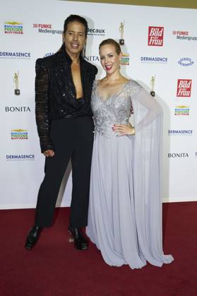 Jorge Gonzalez und Isabel Edvardsson bei der 16. Verleihung der Goldenen Bild der Frau 2023 im Stage Theater Neue Flora. Hamburg, 11.10.2023