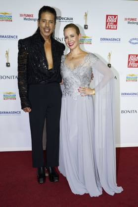 Jorge Gonzalez und Isabel Edvardsson bei der 16. Verleihung der Goldenen Bild der Frau 2023 im Stage Theater Neue Flora. Hamburg, 11.10.2023